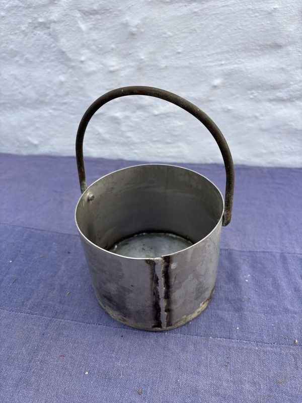 Olla artesanal en inoxidable 1,5 litros aprox - Análisis y descripción - imagen 1