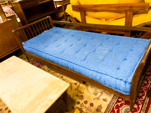 Mesa Auxiliar Decorada Estilo Francés