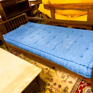 Lote anterior: Mesa Auxiliar Decorada Estilo Francés