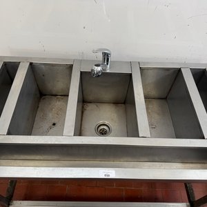 Bacha Industrial de Acero Inoxidable con Escurridores y Grifería - imagen 2