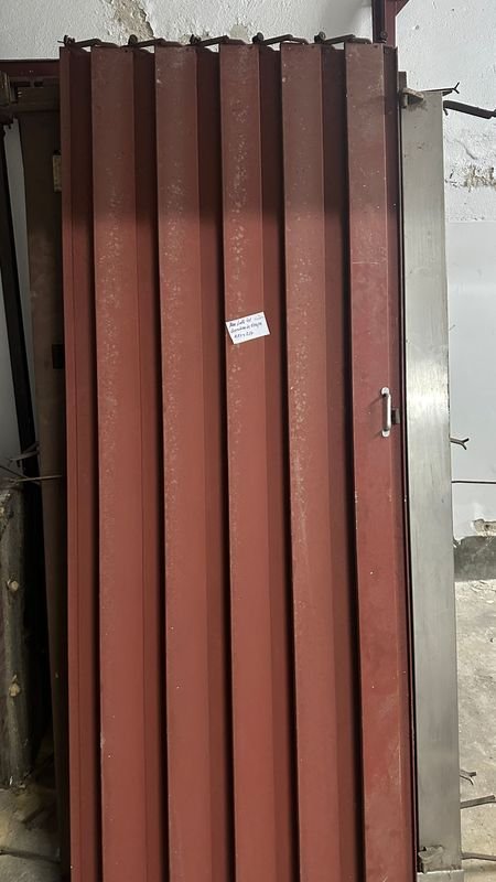 Puerta corrediza de chapa metálica para hogar - imagen 5