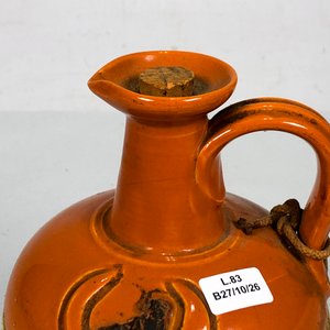 Porrón de Gres Naranja con Sello "Donald Fisher Ye Monks Whisky Edinburgh" - imagen 2