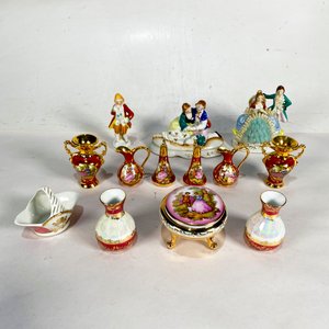 Lote siguiente: Lote de 13 Piezas: Florero Miniatura, Jarroncitos y Adornos Vintage