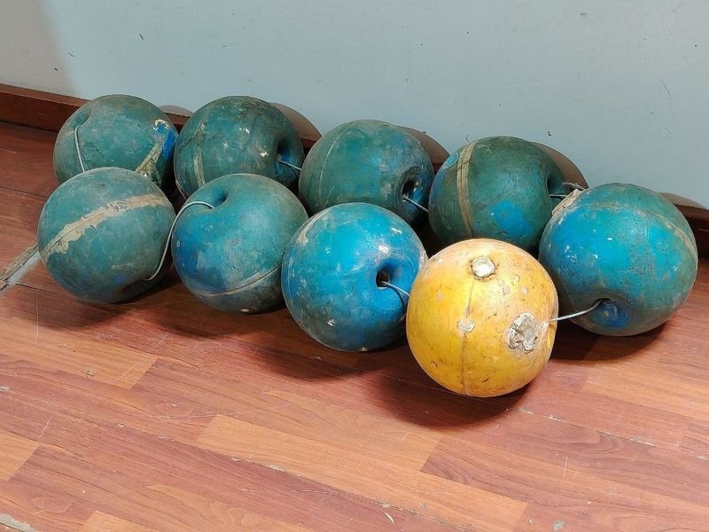Lote de 8 Flotadores Esféricos en Tonos Azules, Verdes y Amarillo con Desgaste