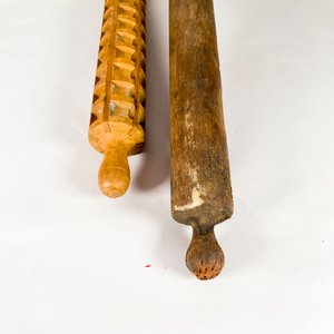Dos Rodillos de Madera para Amasar (uno Rallado) - imagen 2