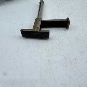 Antiguo Sello de Tinta y Porta Plumas/Lápiz Metálico - imagen 3