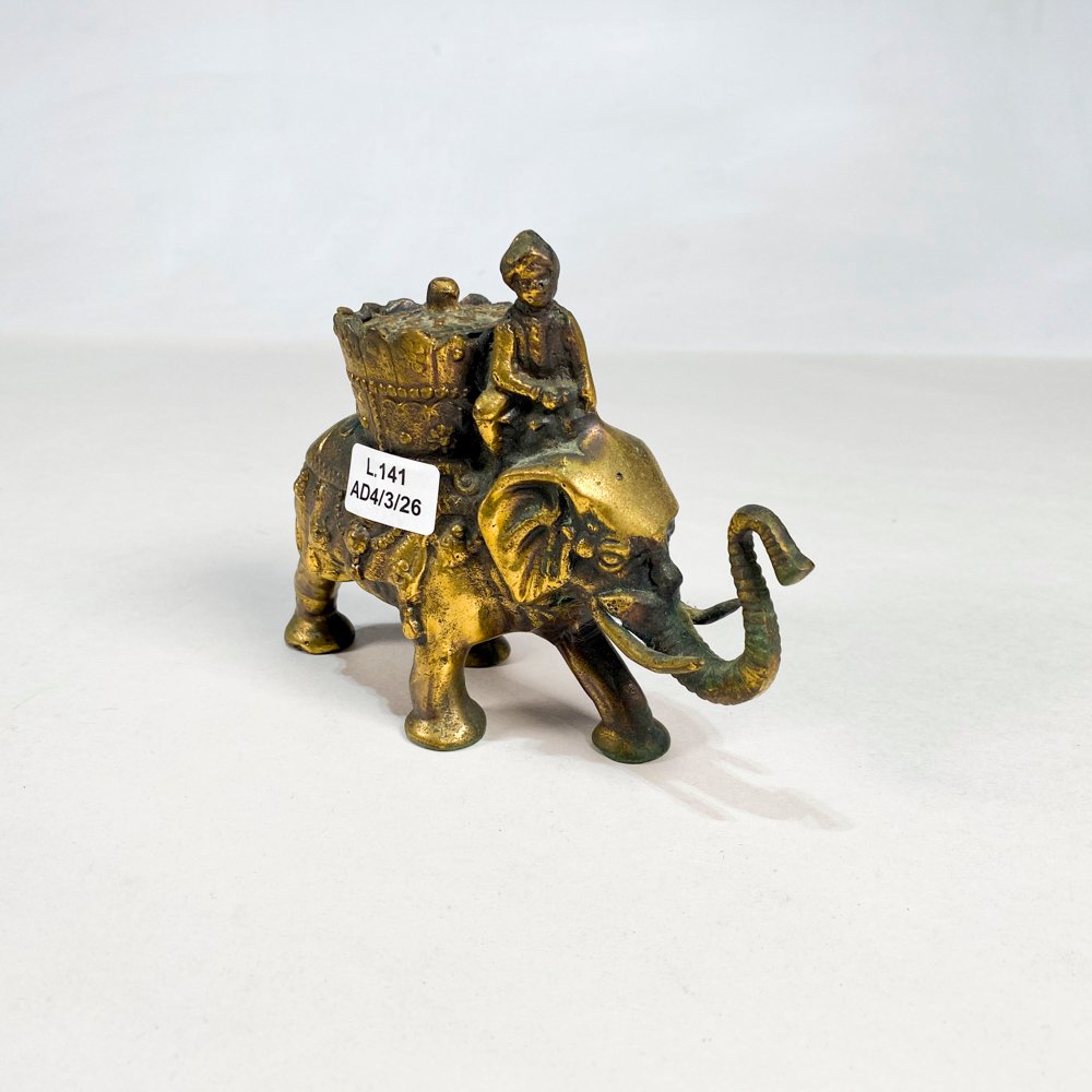 Lote siguiente: Estatua de elefante en bronce con detalles
