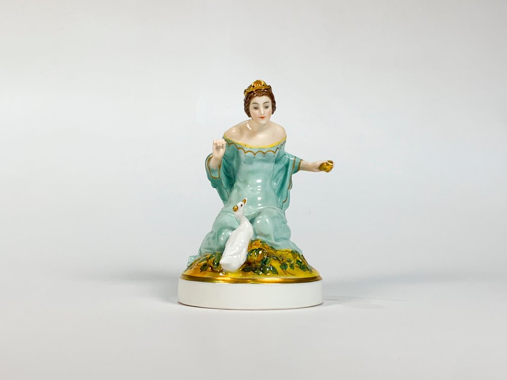 Figura de Porcelana Bavaria Dama con Cisne, Vestido Verde