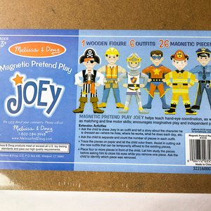 Melissa & Doug: Dos Sets de Alimentos y Juego Magnético de Disfraces - imagen 3