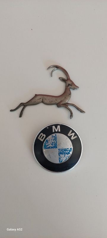 Lote anterior: Figurillas de metal y logos de Bmw
