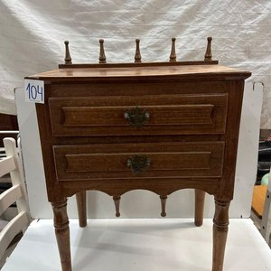 Mesa de Luz Antigua de Madera con Dos Cajones - imagen 2