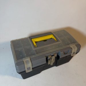 Valija de Herramientas Plástica Negra y Gris con Asa Amarilla - imagen 4