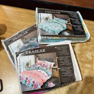 Lote siguiente: Juego de Sábanas Braslar Estampadas Flores y Hojas