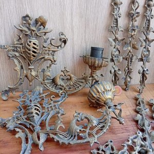 Lote siguiente: 116) Lote de Apliques en Metal. Ideal Decoracion  Medida aproximada 27 centímetros