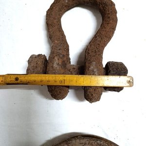 Roldana y Grillete Antiguos de Hierro Oxidado - imagen 2