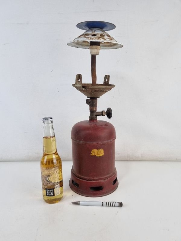 Lámpara Antigua de Metal con Diseño Clásico - imagen 2