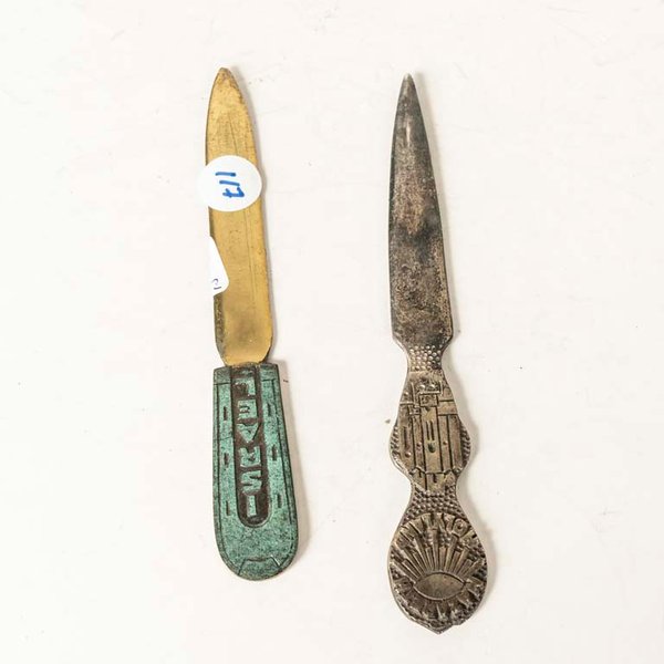 Dos Abrecartas Antiguos de Bronce y Platina