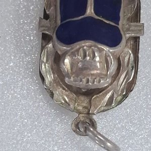 Lote siguiente: Escarabajo Antiguo de Plata con Esmalte Azul