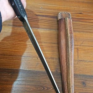 Cuchillo de Hoja Larga con Funda de Cuero - imagen 3