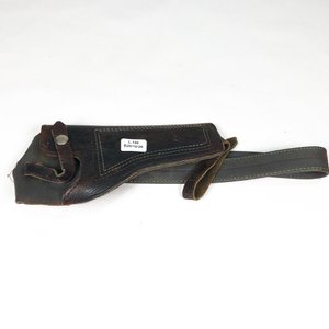 Lote siguiente: Estuche de Cuero para Arma con Correa