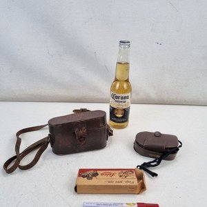 Lote siguiente: Set De Fotografía Antigua: Cámara Pablo Ferrando, Fotómetro Weston Y Caja De Negativos