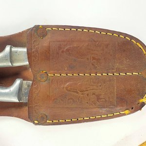 Juego de Cubiertos de Viaje con Estuches de Cuero Grabado - imagen 4