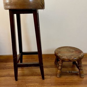 Juego de Banquetas Altas y Bajas de Madera Vintage - imagen 2