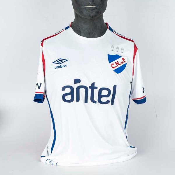 Camiseta de Nacional de utilería marca UMBRO N° 18 de Jermia Recoba en la Copa Libertadores