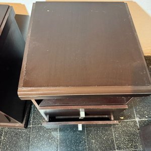 Par de Mesas de Luz de MDF con Dos Cajones y Estante - imagen 3