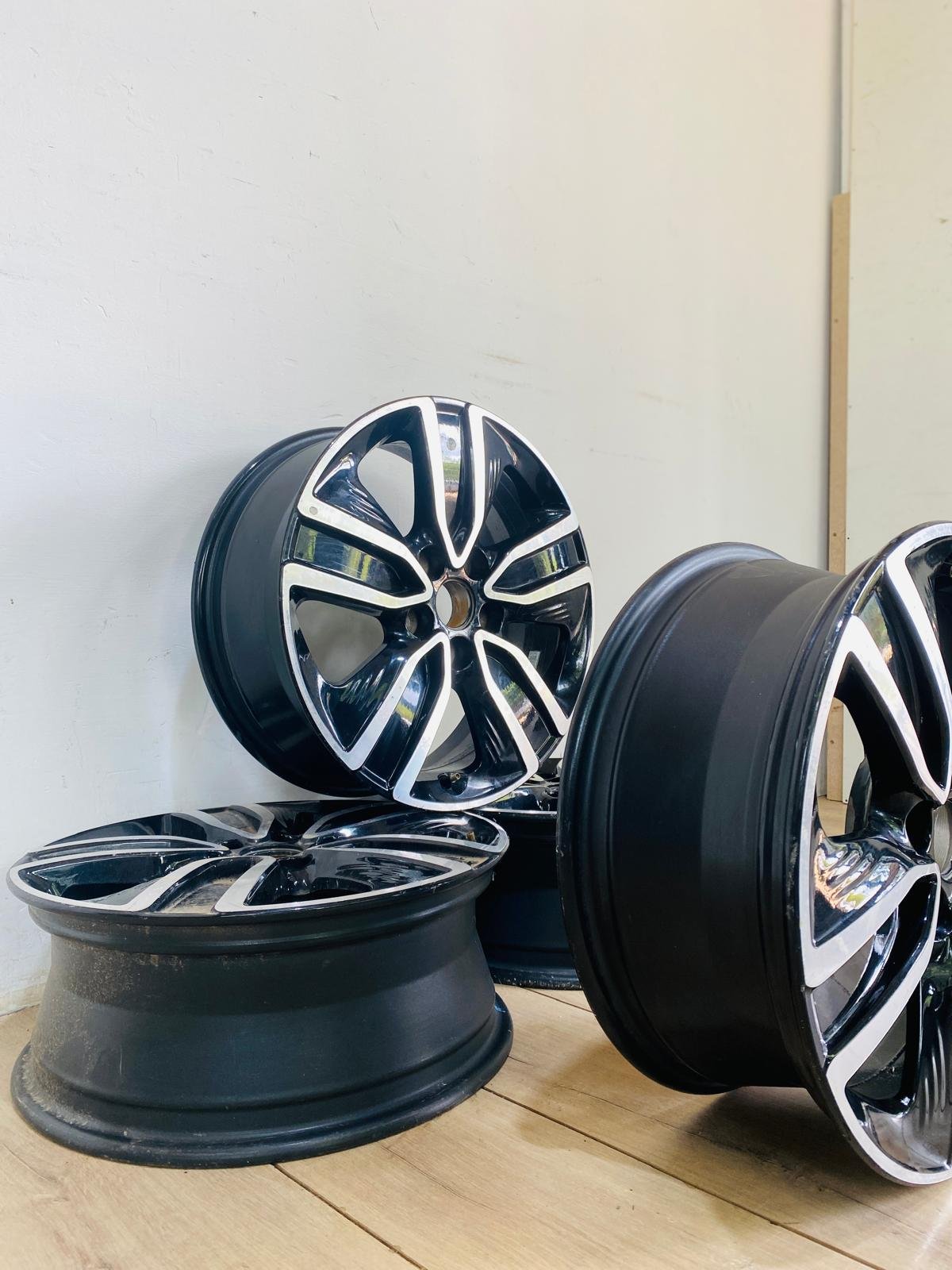 Item lote-x4-llantas-r17-2 - Image 1