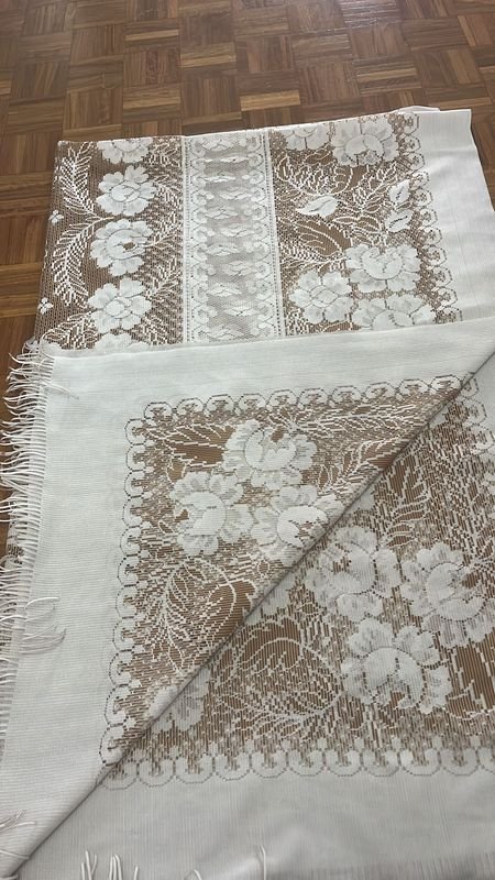 Mantel de lencería con flores y encaje - imagen 2