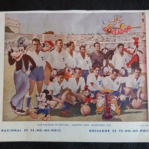 Lámina "Goleador" Club Nacional de Football Campeón Copa Montevideo 1953 con Personajes Disney - imagen 1