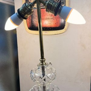 Lámpara de Mesa de Cristal Tallado con Dos Luces y Tulipa Esmerilada - imagen 9