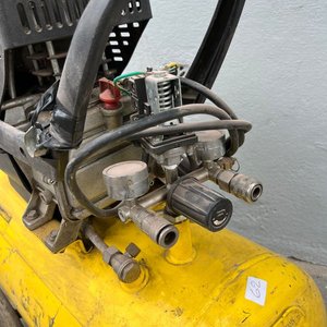 Compresor de Aire Amarillo con Tanque de 60L y Pérdida de Aire - imagen 2