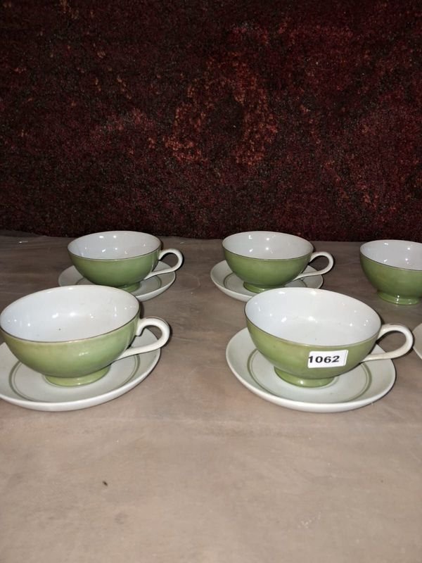 Tazas de té y platillos de porcelana - imagen 2