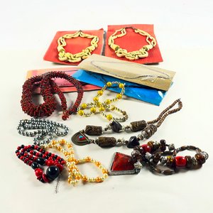 Lote de Collares Variados: Diseño Étnico y Perlas Sintéticas - imagen 1