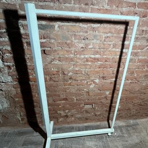 Perchero Estructura de Hierro con Ruedas - imagen 4