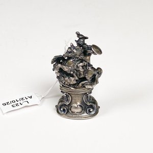 Lote siguiente: Sello de Plata Inglesa con San Jorge, 45 grs, 5 cm de Altura