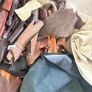 Gran Lote de Recortes de Cuero: Variedad de Texturas y Colores - imagen 4