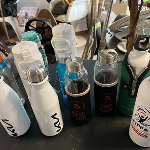 Lote de 11 Caramañolas y Botellas Reutilizables Varias - imagen 1