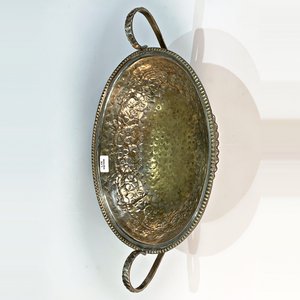 Centro de Mesa Oval de Metal Repujado con Asas y Pie - Sheffield Collection - imagen 5
