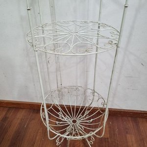 Elegante Estantería Auxiliar de Hierro Forjado Blanco con Decoración Floral - imagen 2