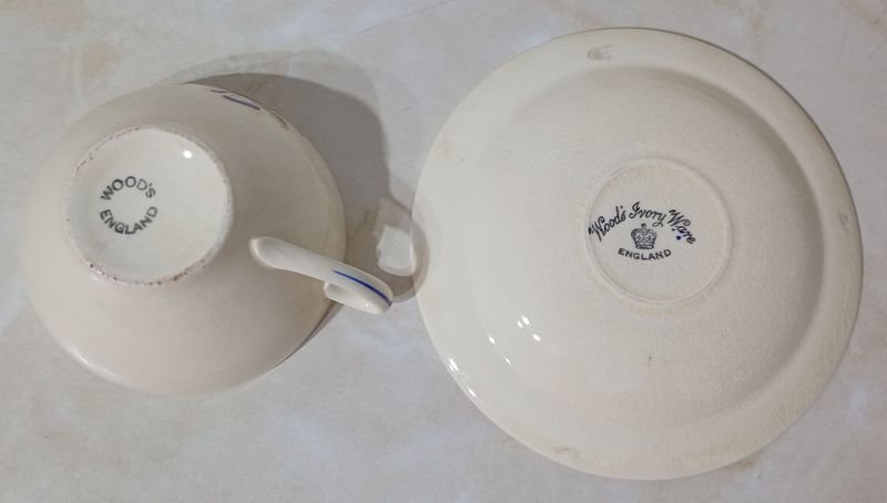 Taza de Porcelana Inglesa con Platillo - imagen 4