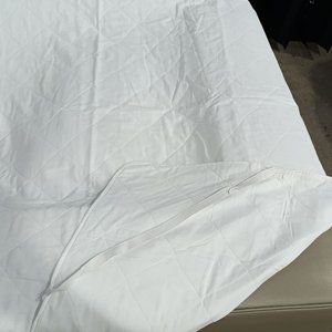 Protectores Cubre Colchón Capitoneados Blancos 1.30m x 1.95m con Elásticos - imagen 6