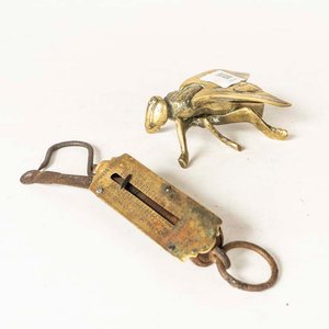 Lote siguiente: Cenicero Mosca de Bronce y Balanza Antigua de Metal