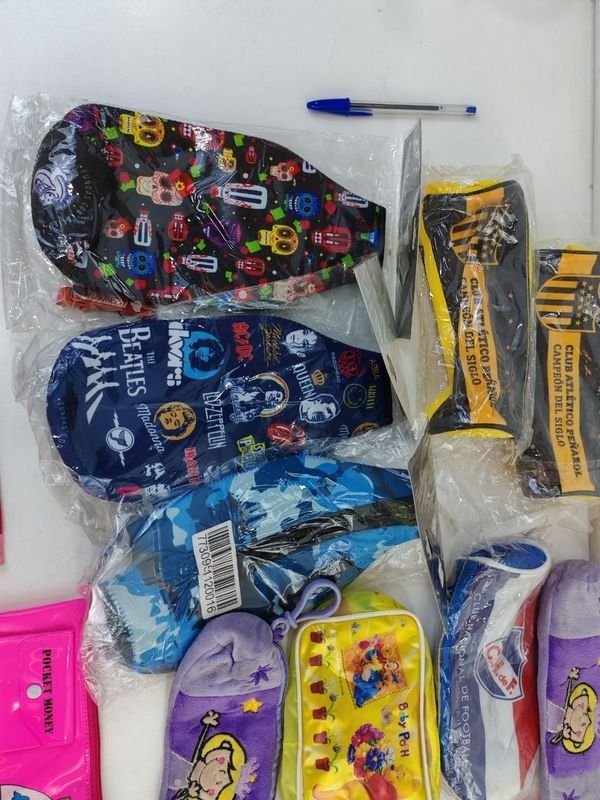 Colección de cartucheras y fundas para botellas - imagen 3