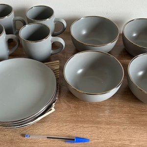 Juego de Vajilla Gris con Borde Plateado - 12 Piezas - imagen 3