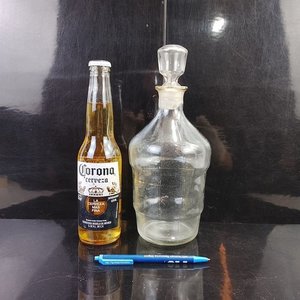 Lote de Cristalería: Licorera, Jarra Azul, Vaso Grabado y Copas de Brandy - imagen 10