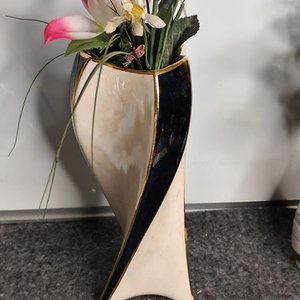 Tres Floreros con Flores Artificiales de Distintos Tamaños - imagen 5