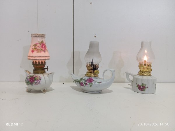 Lote de 3 Mini Faroles a Kerosene de Cerámica con Motivos Florales - imagen 1